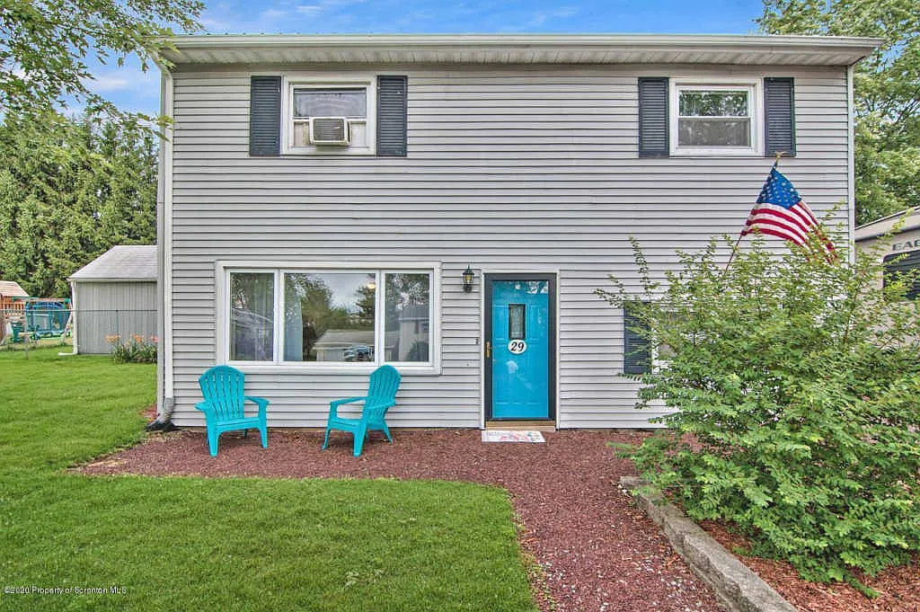 29 Thomas Dr photo 1
