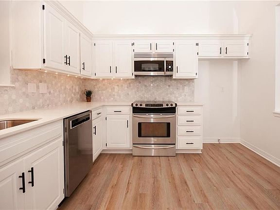 4th image of 603 SE Brentwood Dr