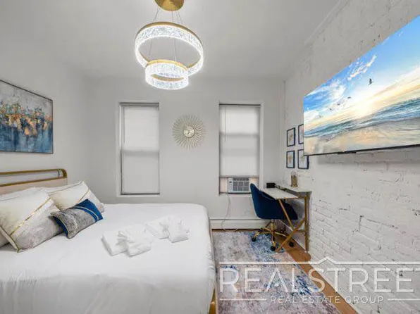 109 Madison Street image 6 of 8