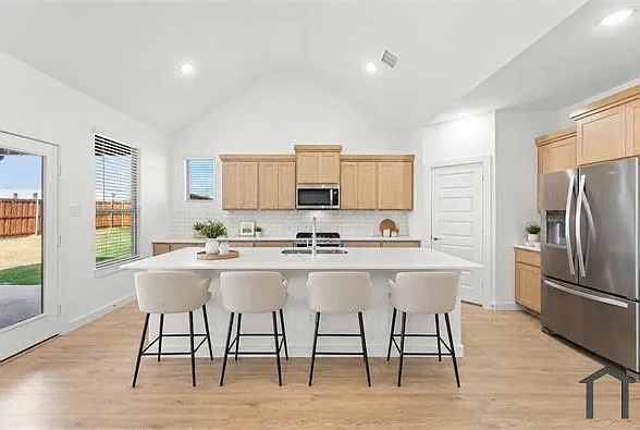 2020 Stonebrook St — Photo 5