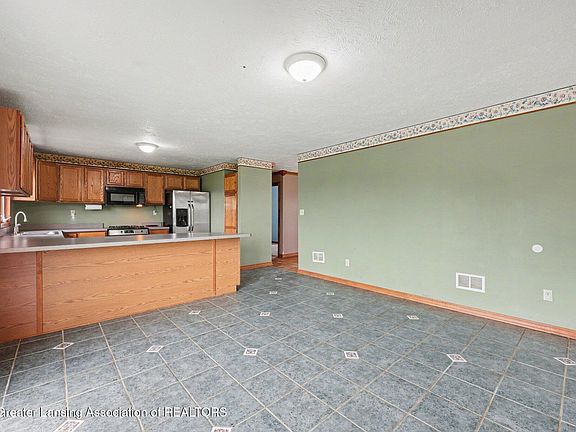 5th image of 2775 Muma Rd