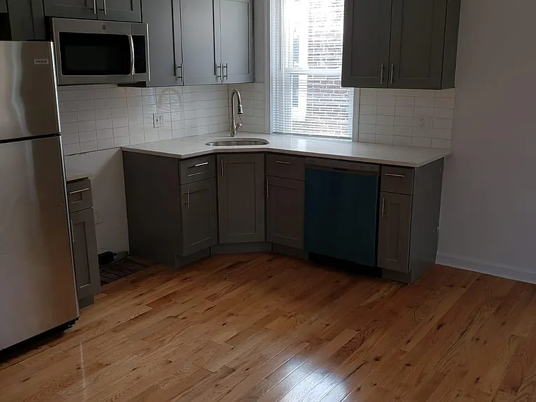 5045 Walnut St #3 — Photo 3