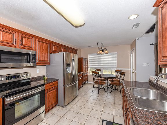 5th image of 1344 Newbury Ln
