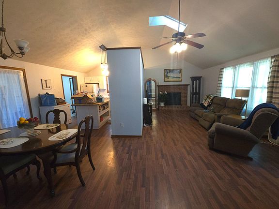 3rd image of 733 Canterbury Dr