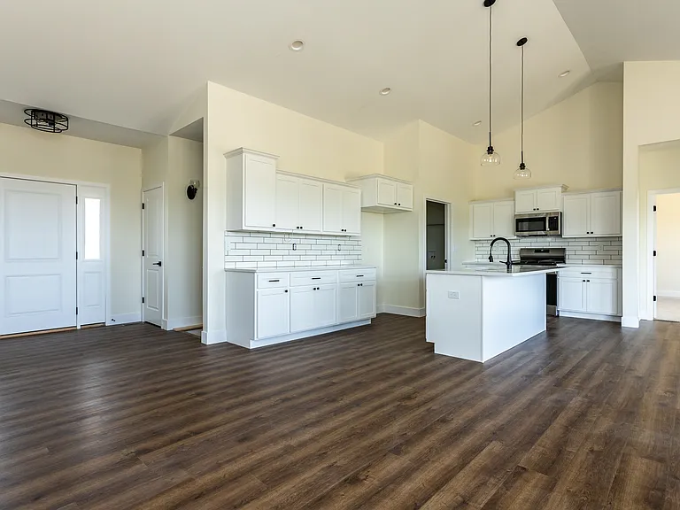 7154 Savannah Dr — Photo 9