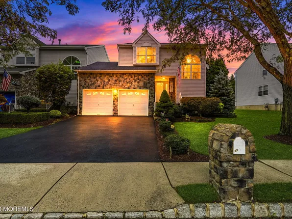 39 Hummingbird Court, Marlboro, NJ 07746