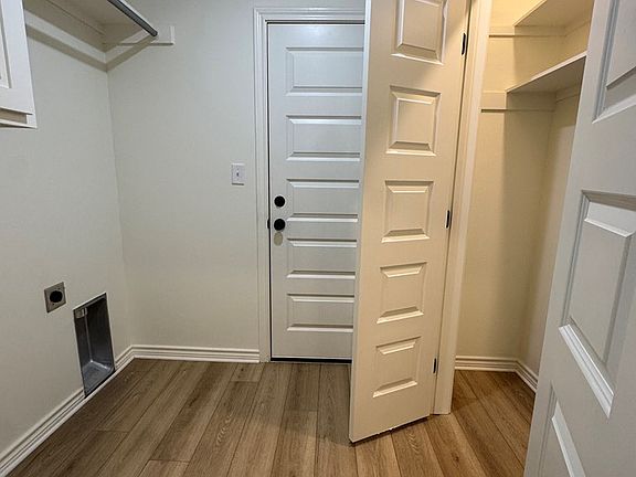 5th image of 926 E 39th St
