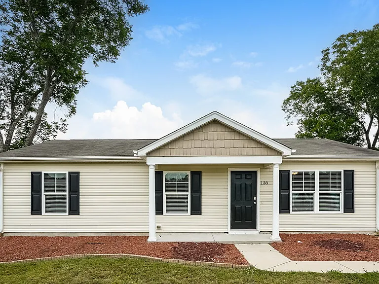 138 Johnston Farms Dr — Photo 1