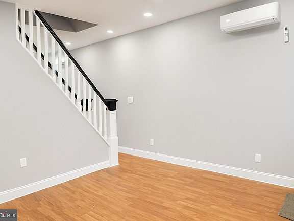 4th image of 6774 Marsden St