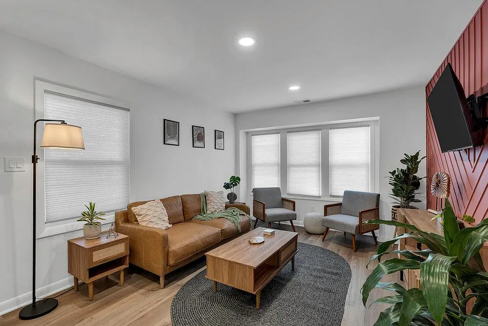 3 bed, 1008 sqft, $2,500 — Photo 4