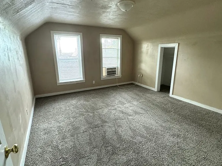 337 N Ellis St — Photo 30