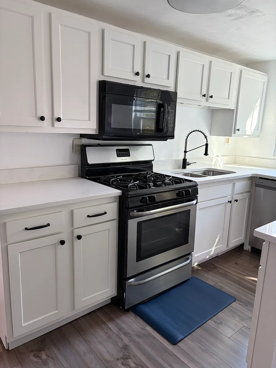 Building Photo - 5409 Wellesley Ave #2