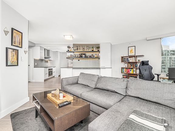 4th image of 1009 Expo Blvd #3202