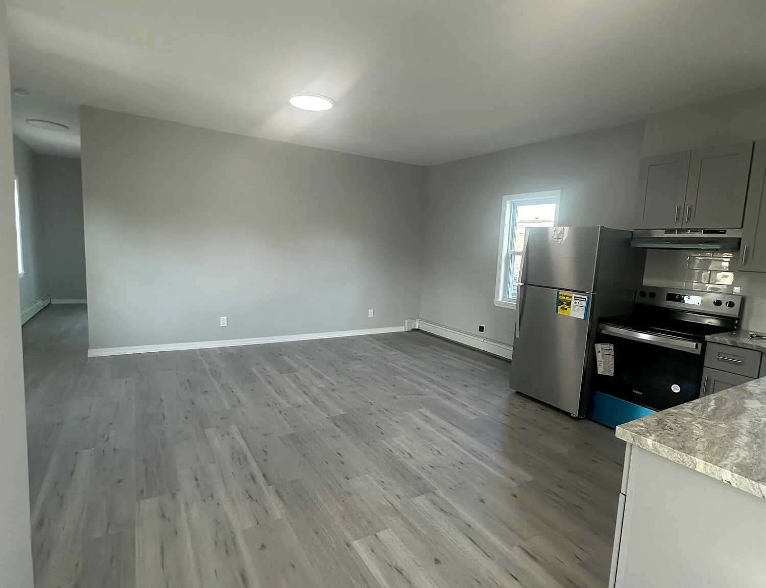 3 bed, 1.0 bath, 1081 sqft, $3,400 — Photo 4