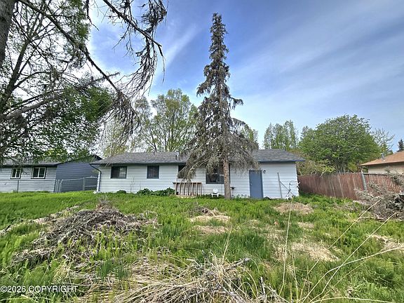 5th image of 716 Cypress Dr