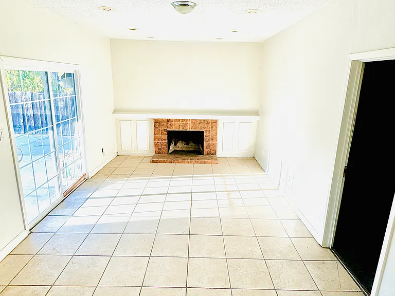 McDermott Dr — Photo 10