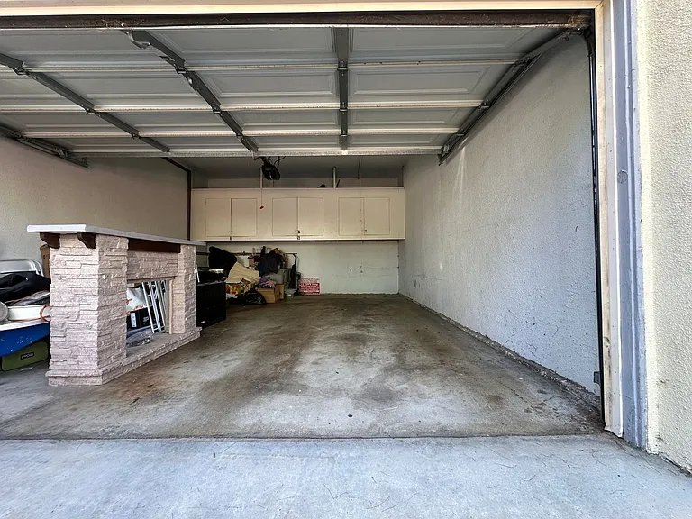 307 S Clark Dr — Photo 29