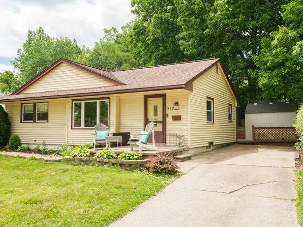 717 Carbeck Dr, Ann Arbor, MI 48103