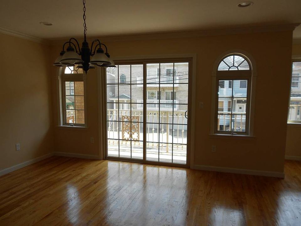 2nd image of 929 W Side Ave