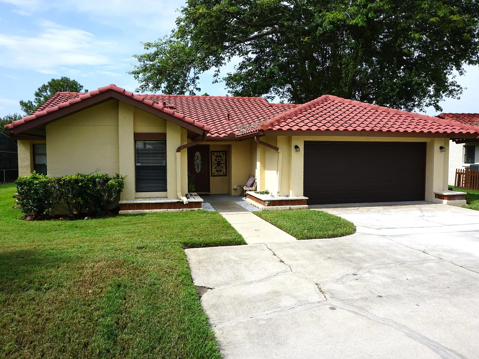 8029 N Madeira Ct — Photo 1