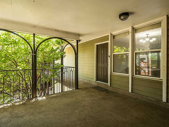 4th image of 220 S McLean Blvd APT 8