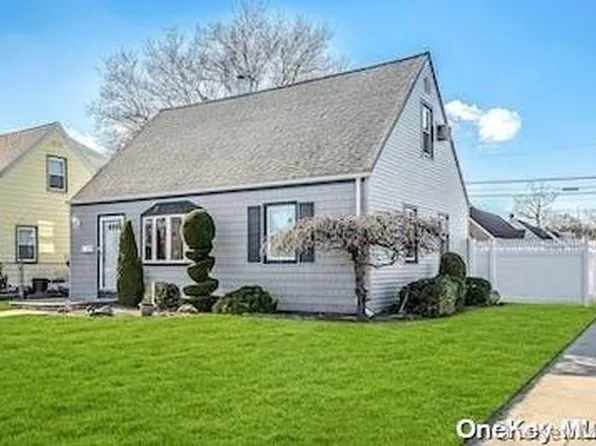 88 Edgeworth Street, Valley Stream, NY 11581