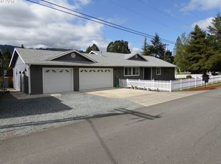 242 Indian Ln, Myrtle Creek, OR 97457