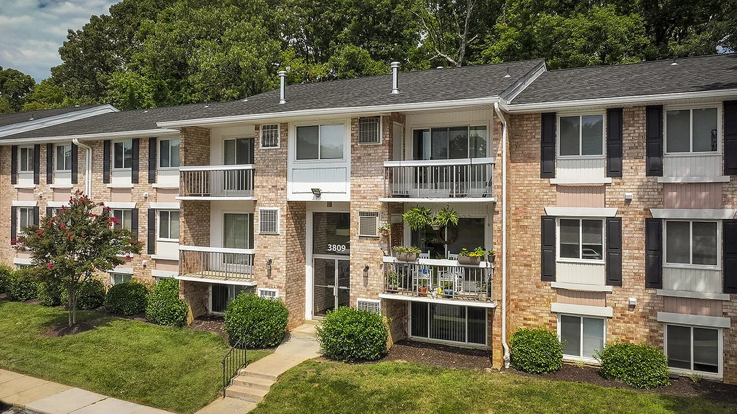 Chesapeake Village Apartments — Photo 4