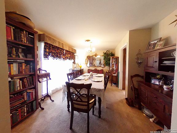 4th image of 707 BARCHESTER DR