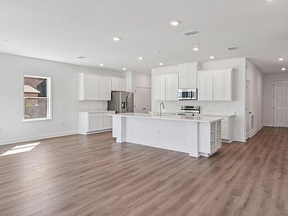 4th image of 9427 Lakeview Ct