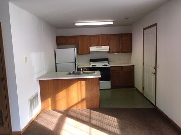 3rd image of 302 N Main St
