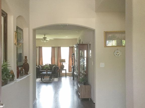 2nd image of 904 Mockingbird Ln