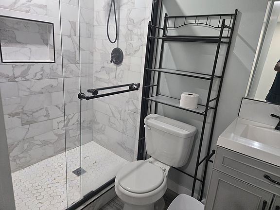 4th image of 856 SW Rustic Cir
