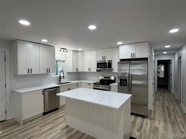 21 Oak Ridge Trl, Festus, MO 63028