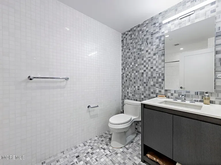 30 Melrose Ter #304 — Photo 23