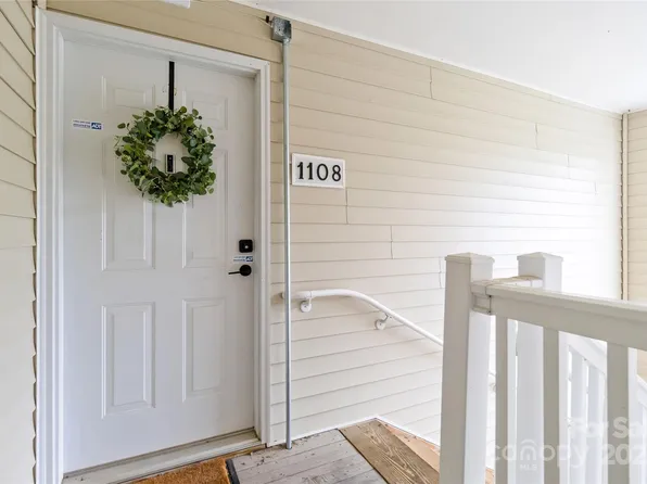 1108 Plaza Walk Dr, Charlotte, NC 28215