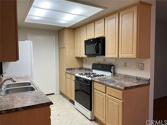 5th image of 1110 Strawberry Ln