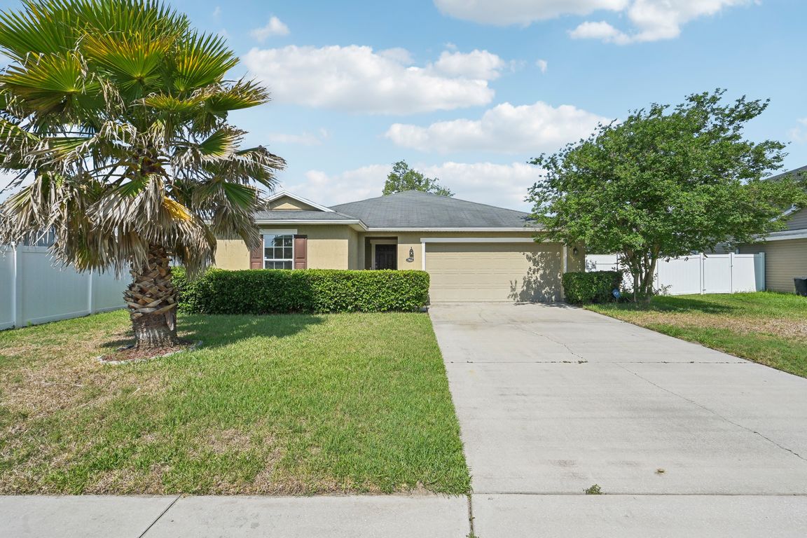 Westland Oaks Dr-2205-001.jpg