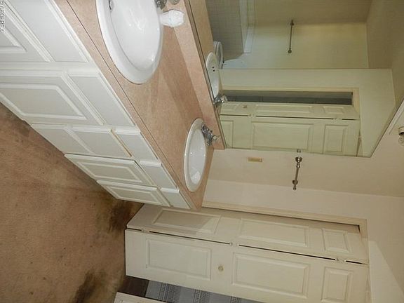 5th image of 423 Pemberton Dr