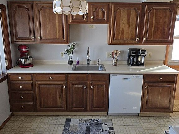 3rd image of 72 Waverly Ave