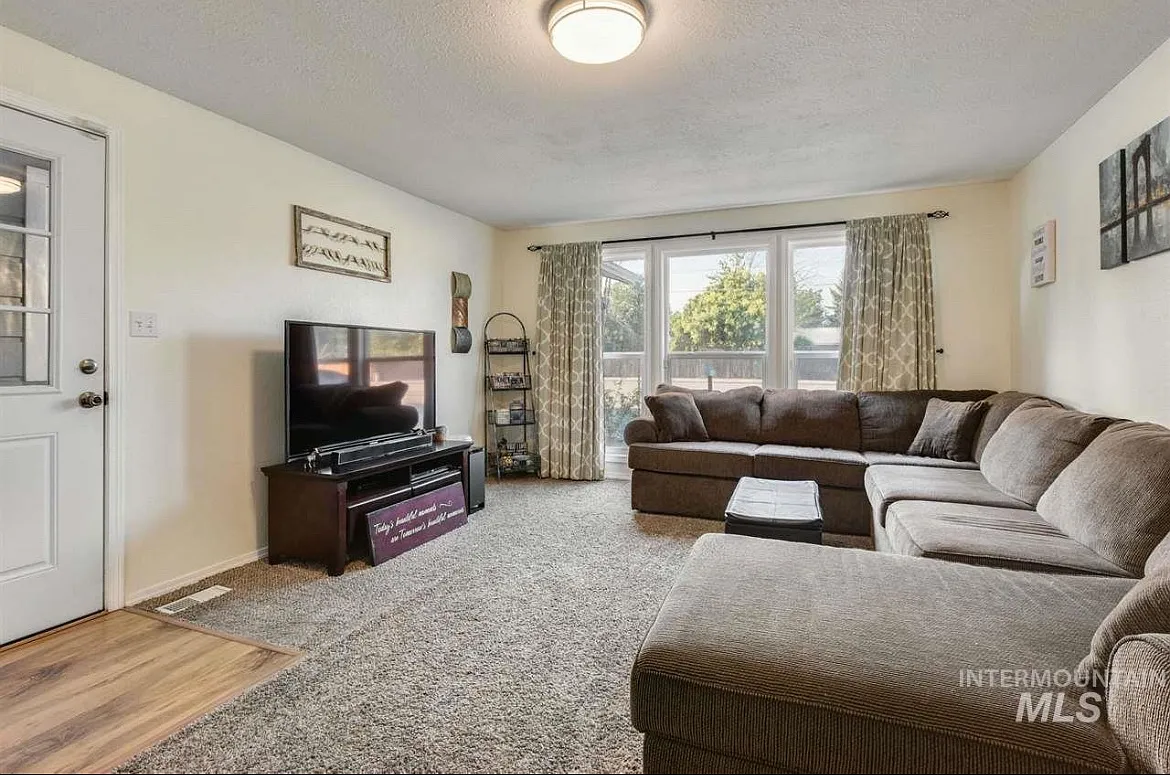 10036 W Ustick Rd — Photo 1