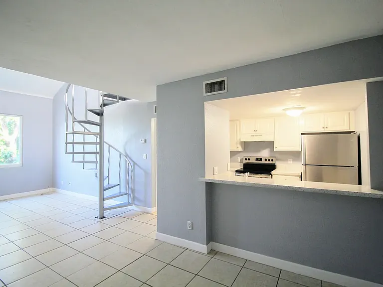 Waterford Apartments — Photo 15