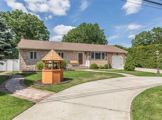 3 Elm St, Centereach, NY 11720