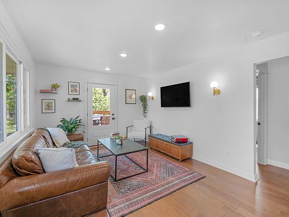 3rd image of 629 Templewood Ct