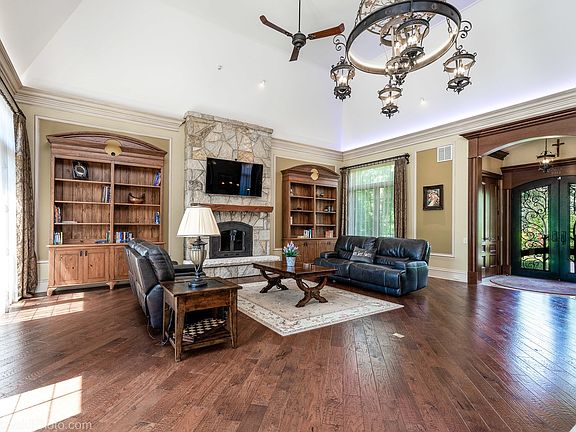 4th image of 9 Cherrywood Ln