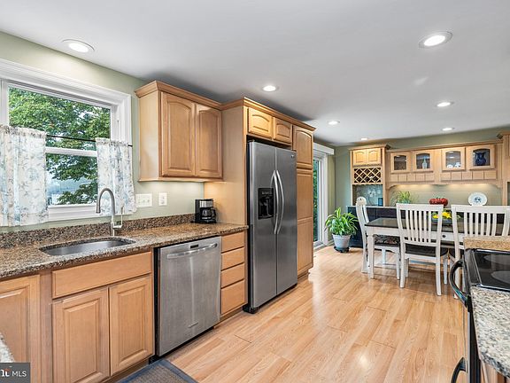 5th image of 2601 Meadowland Ct