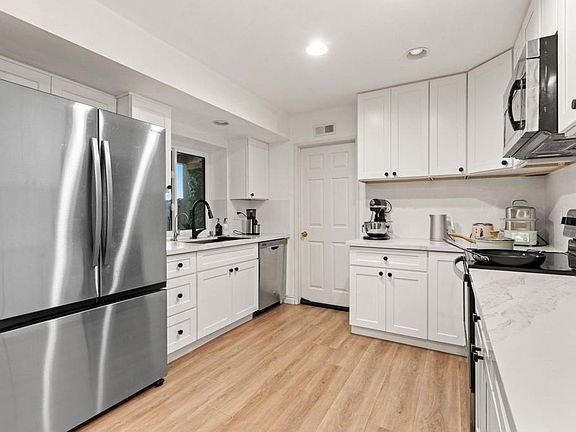 4th image of 17597 Fairlie Rd