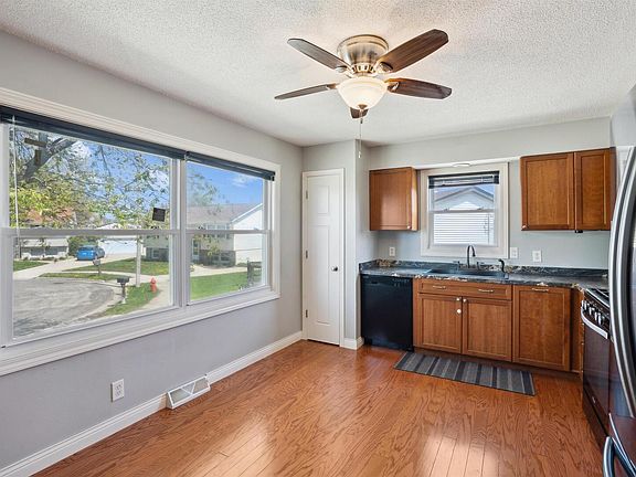 5th image of 105 Country Ct