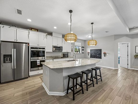 3rd image of 85167 Amaryllis Ct