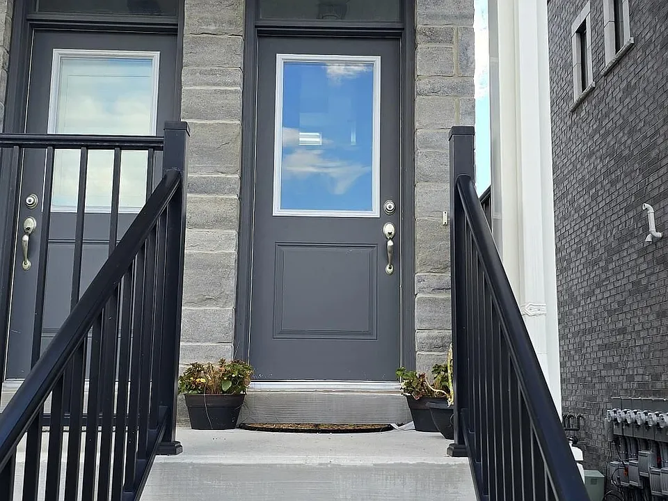 383 Dundas St E #70